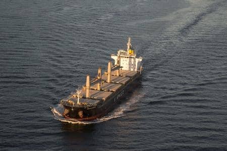 Le pétrole s’envole : des attaques près d’Ormuz étranglent le trafic dans une artère énergétique mondiale